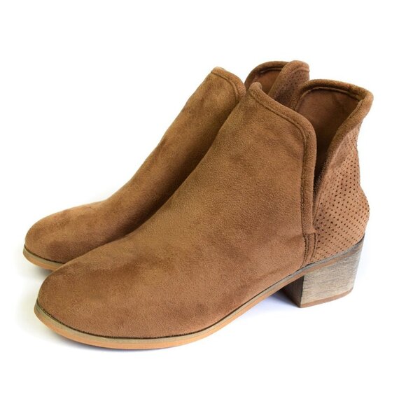 Seven7 Shoes - NWT SEVEN7 Vegan Suede Soho Ankle Booties Size 6